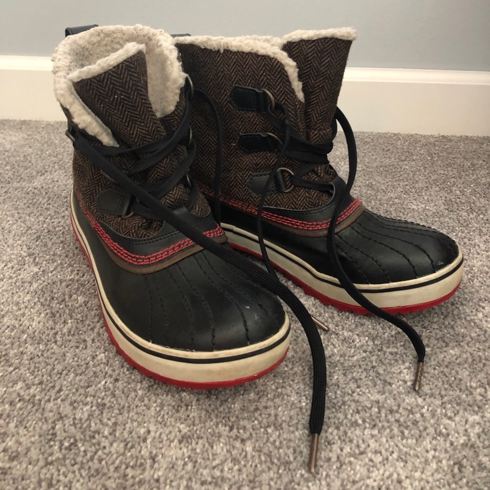 Sorel low snow boats / size 8